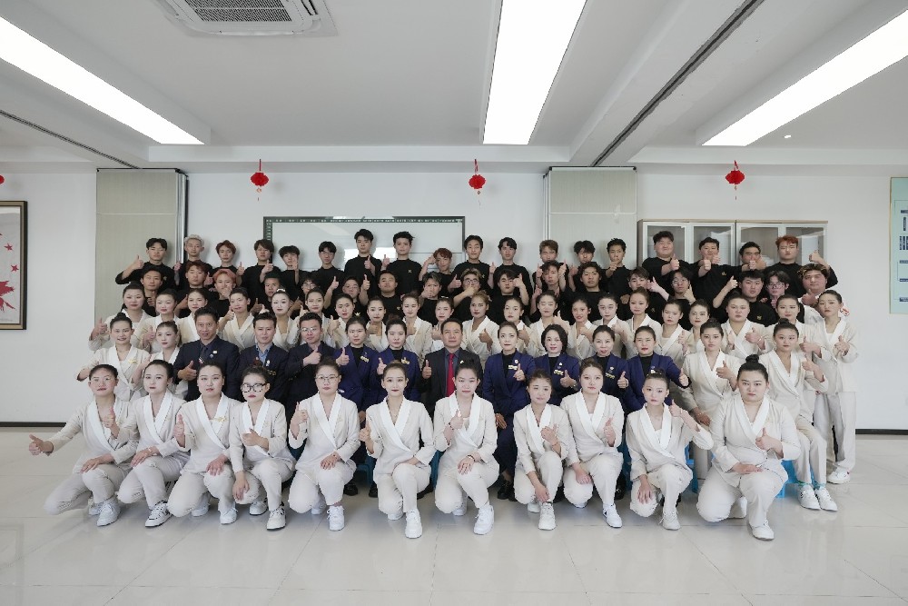 学美容的多元路径：解锁美丽事业的N种方式