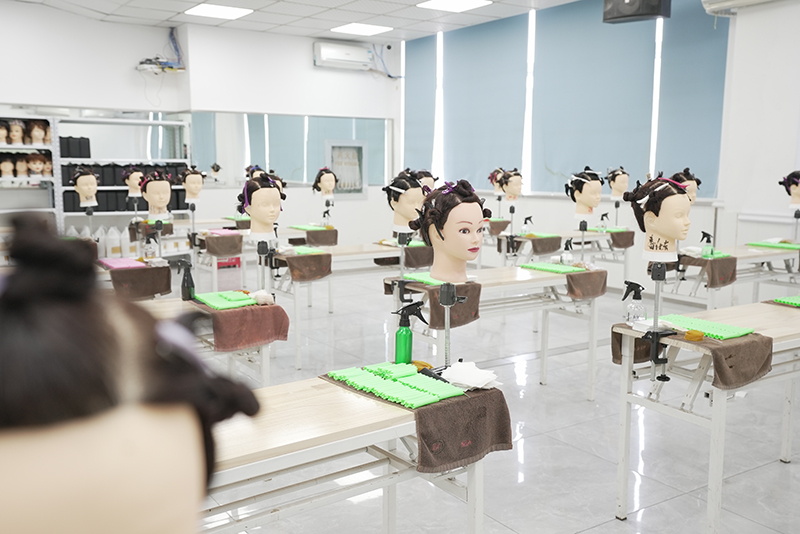 赋能美业新势力：专业培训助力美容美发中心升级蜕变